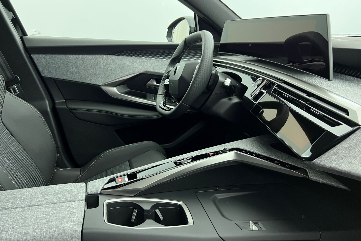 PEUGEOT 3008 SUV Hybride Essence