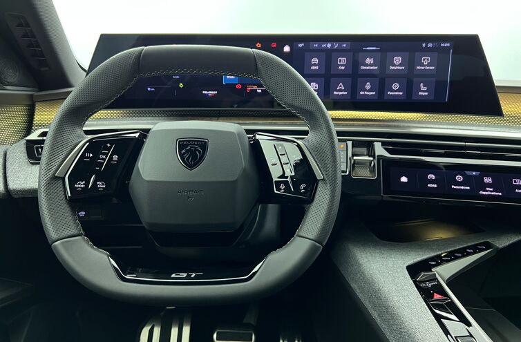 PEUGEOT 3008 SUV Hybride Essence