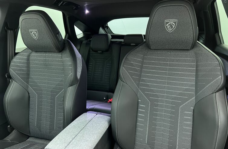PEUGEOT 3008 SUV Hybride Essence