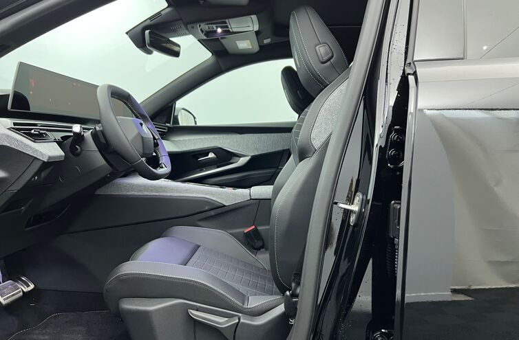 PEUGEOT 3008 SUV Hybride Essence