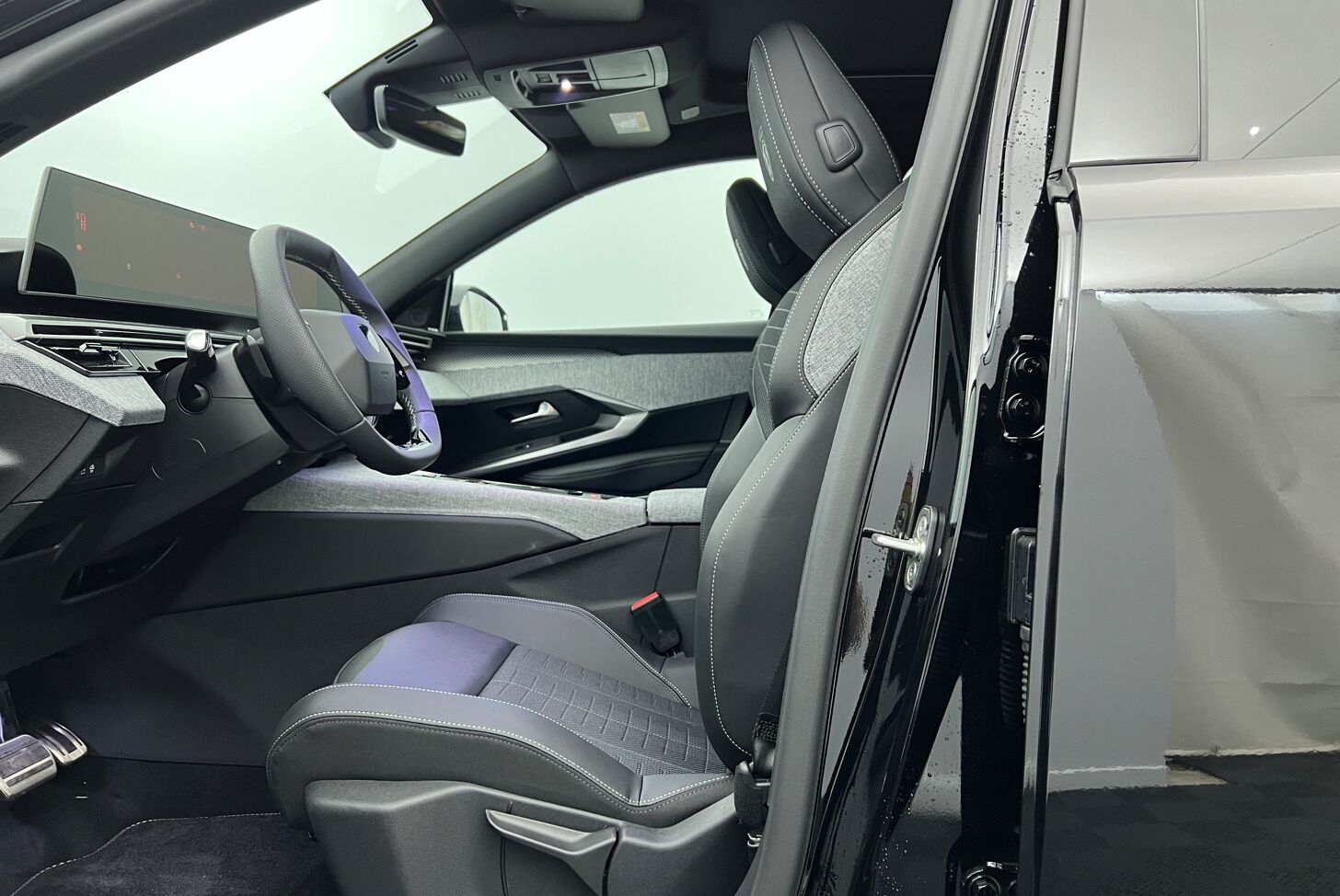 PEUGEOT 3008 SUV Hybride Essence