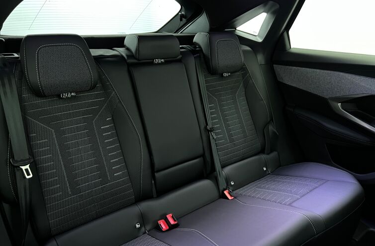 PEUGEOT 3008 SUV Hybride Essence