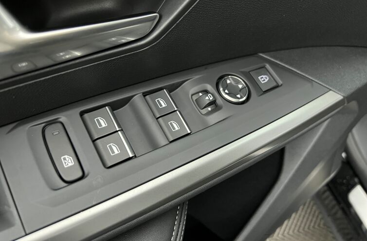 PEUGEOT 3008 SUV Hybride Essence