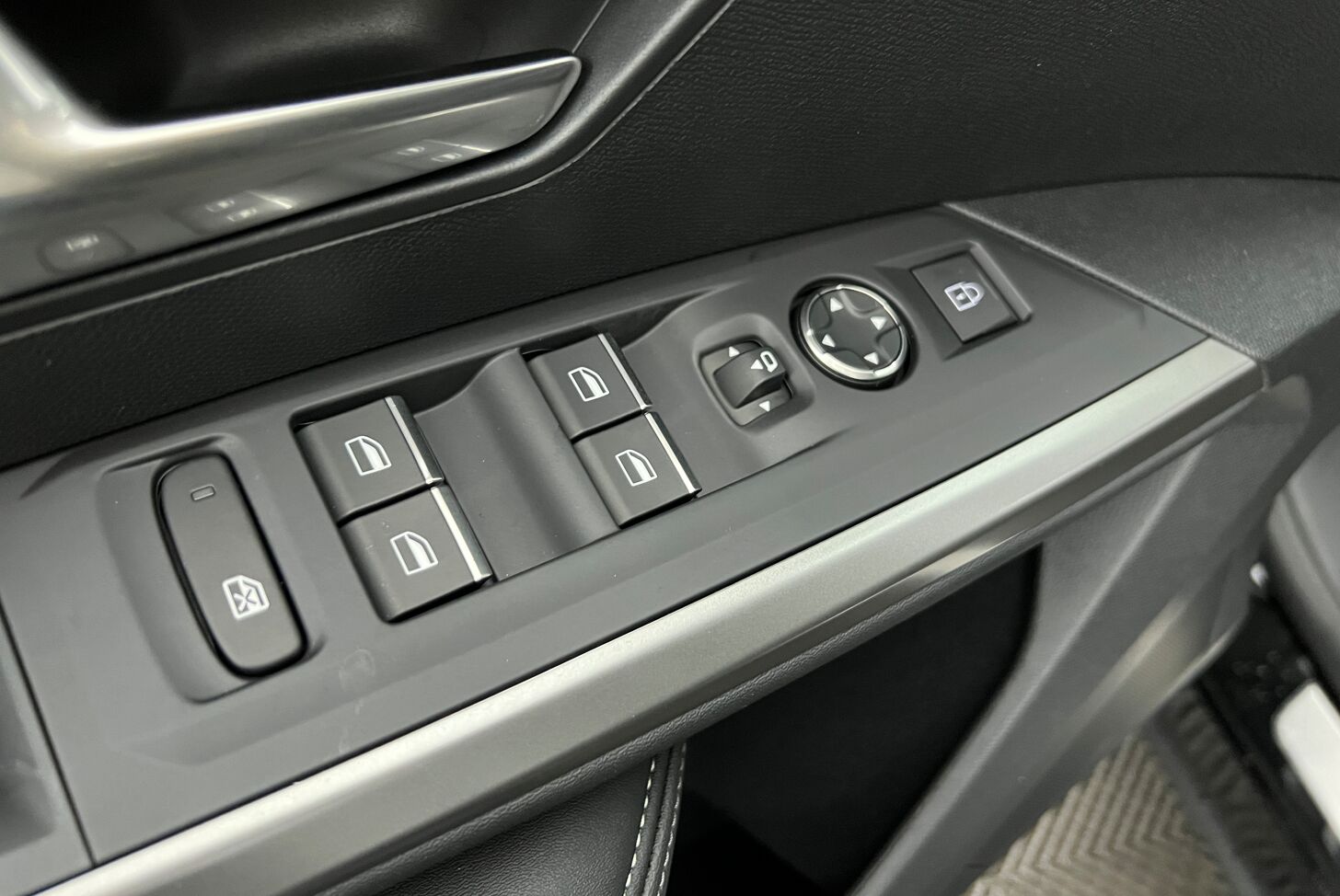 PEUGEOT 3008 SUV Hybride Essence