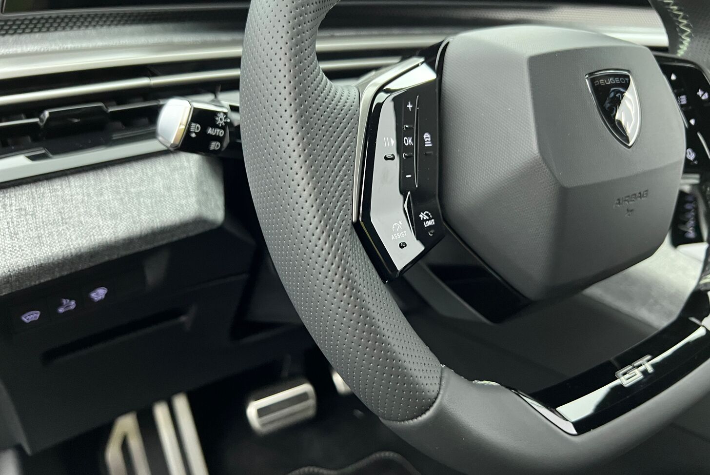 PEUGEOT 3008 SUV Hybride Essence