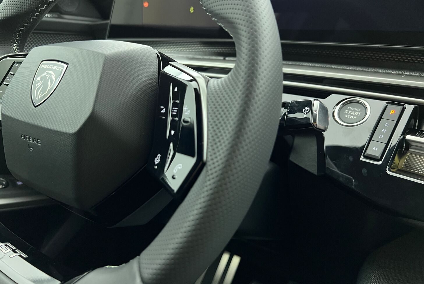 PEUGEOT 3008 SUV Hybride Essence