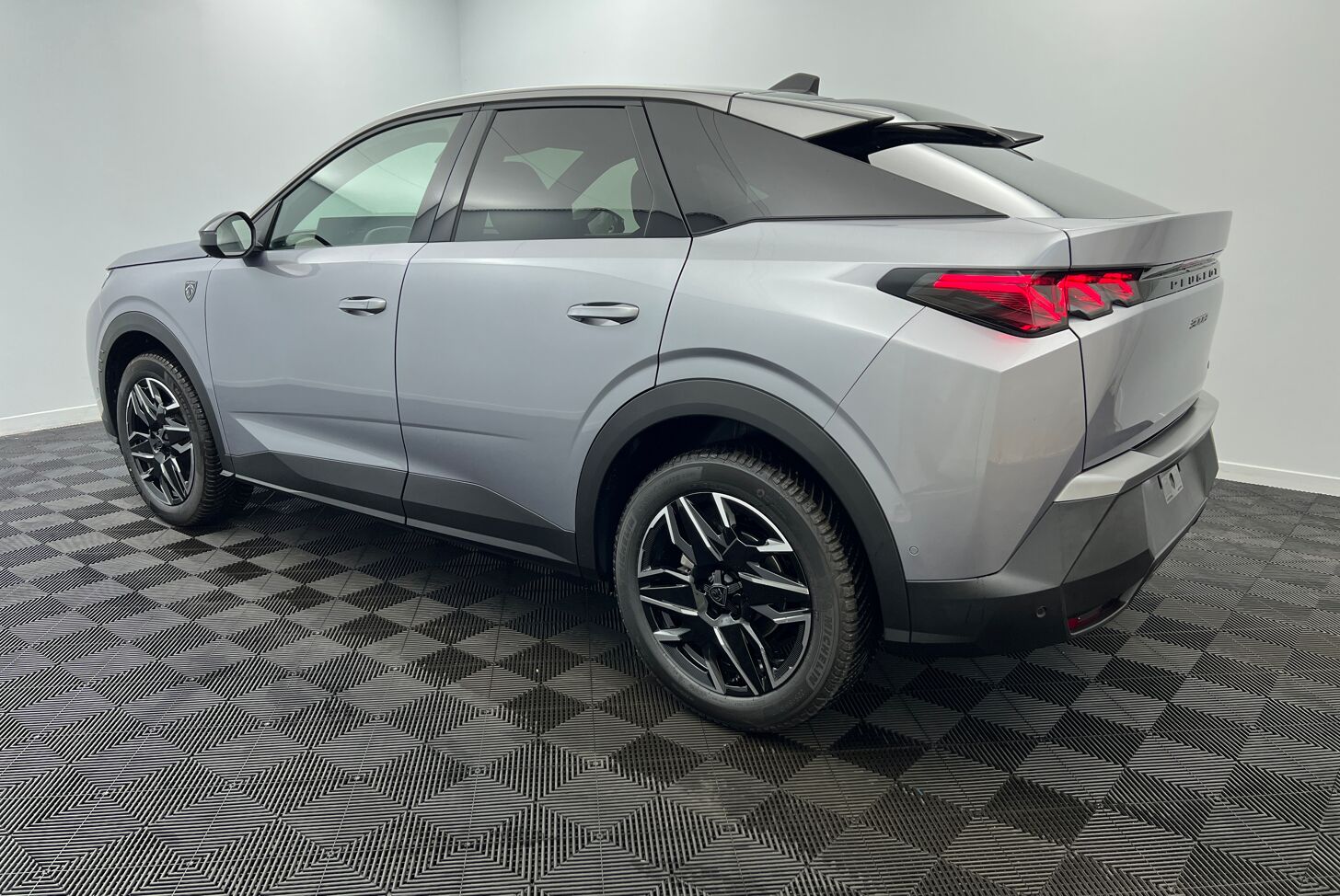 PEUGEOT 3008 SUV Hybride Essence