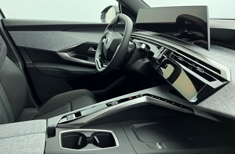 PEUGEOT 3008 SUV Hybride Essence