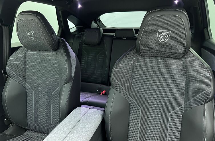 PEUGEOT 3008 SUV Hybride Essence