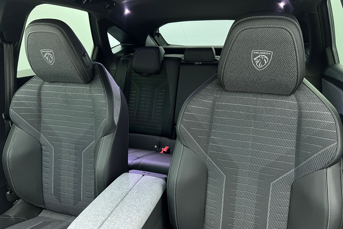 PEUGEOT 3008 SUV Hybride Essence