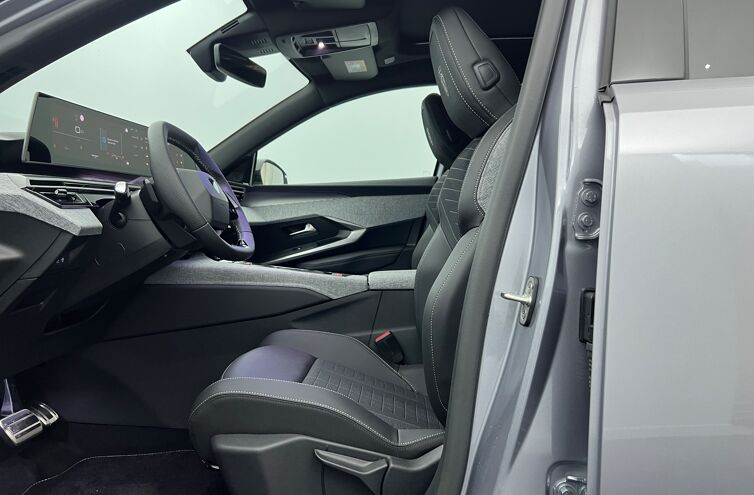 PEUGEOT 3008 SUV Hybride Essence