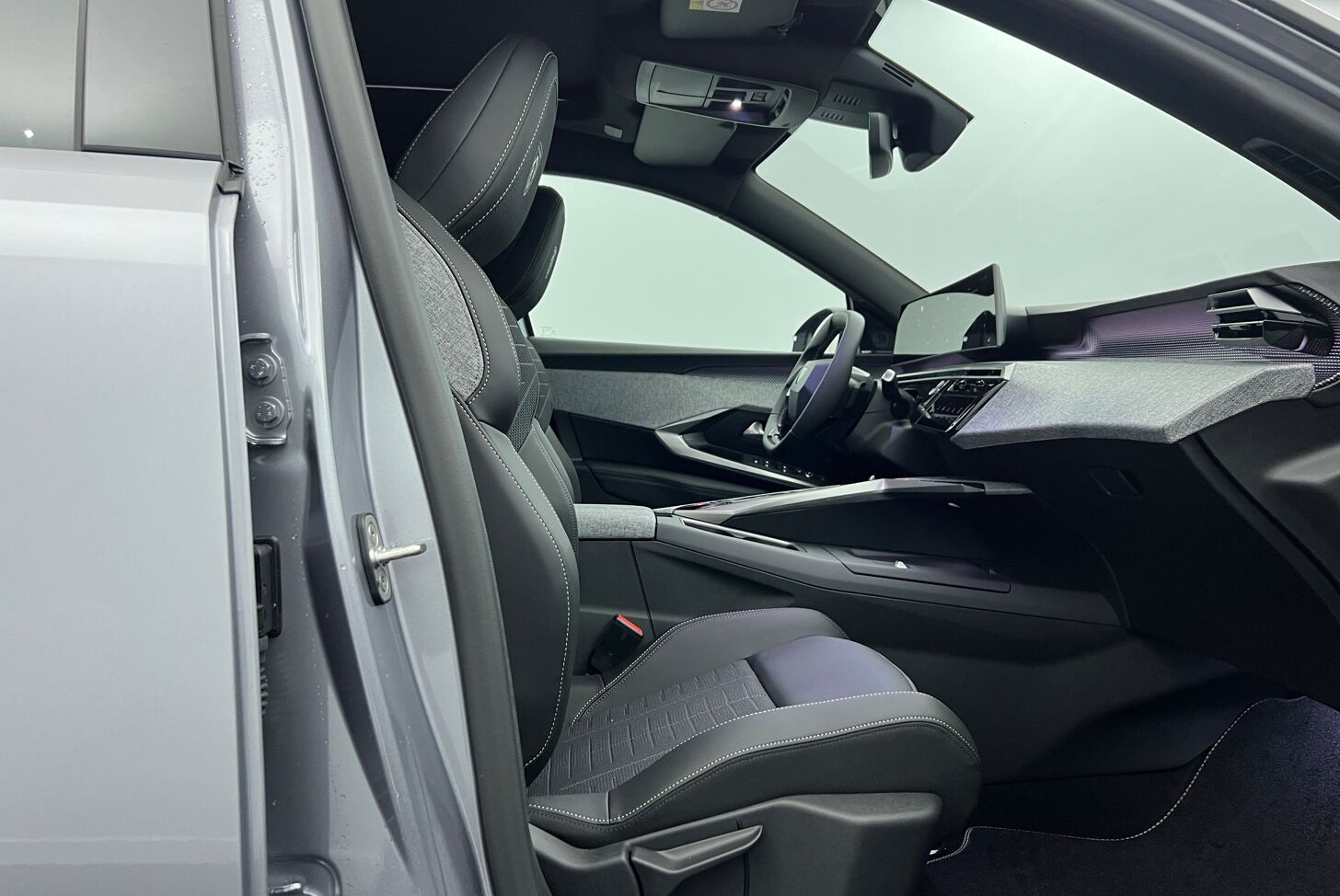 PEUGEOT 3008 SUV Hybride Essence