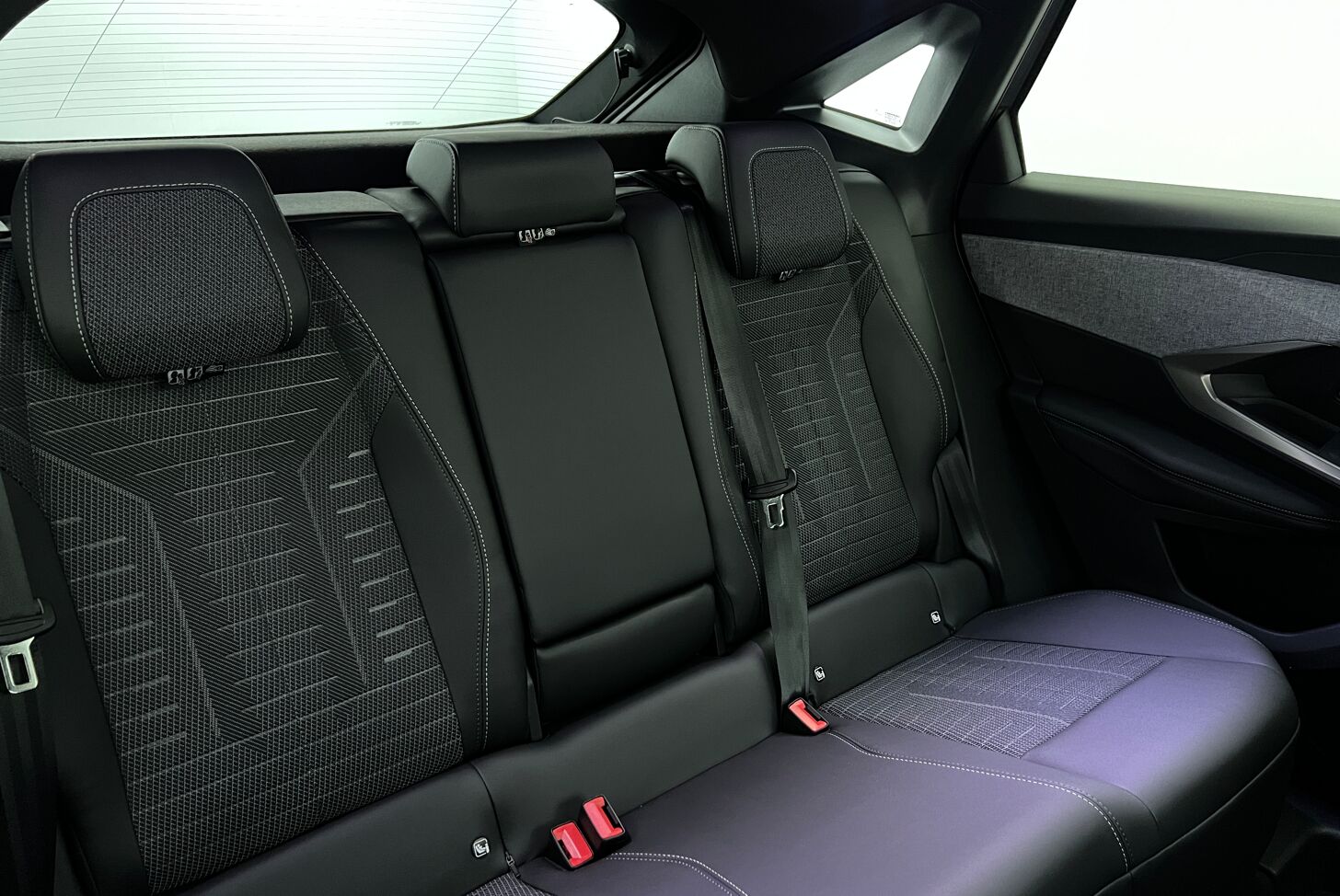 PEUGEOT 3008 SUV Hybride Essence