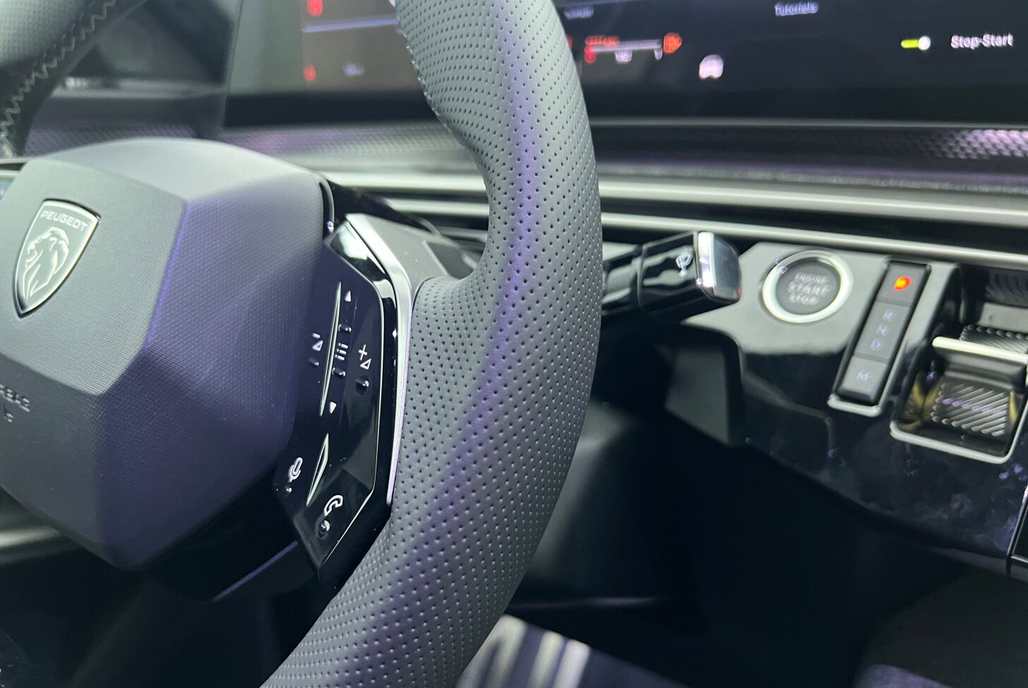 PEUGEOT 3008 SUV Hybride Essence