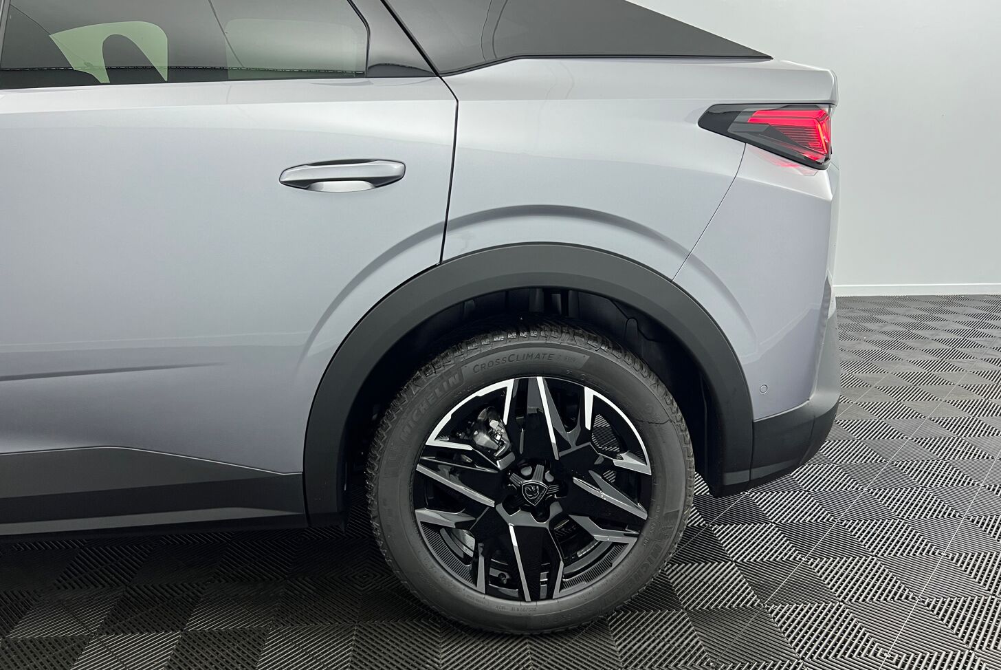 PEUGEOT 3008 SUV Hybride Essence