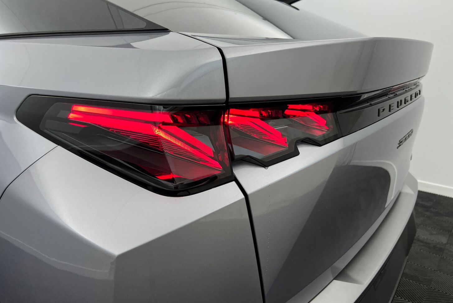 PEUGEOT 3008 SUV Hybride Essence