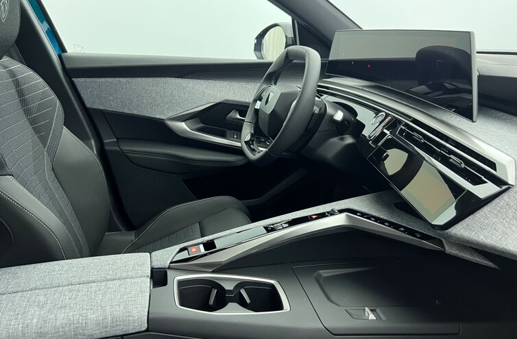 PEUGEOT 3008 SUV Hybride Essence