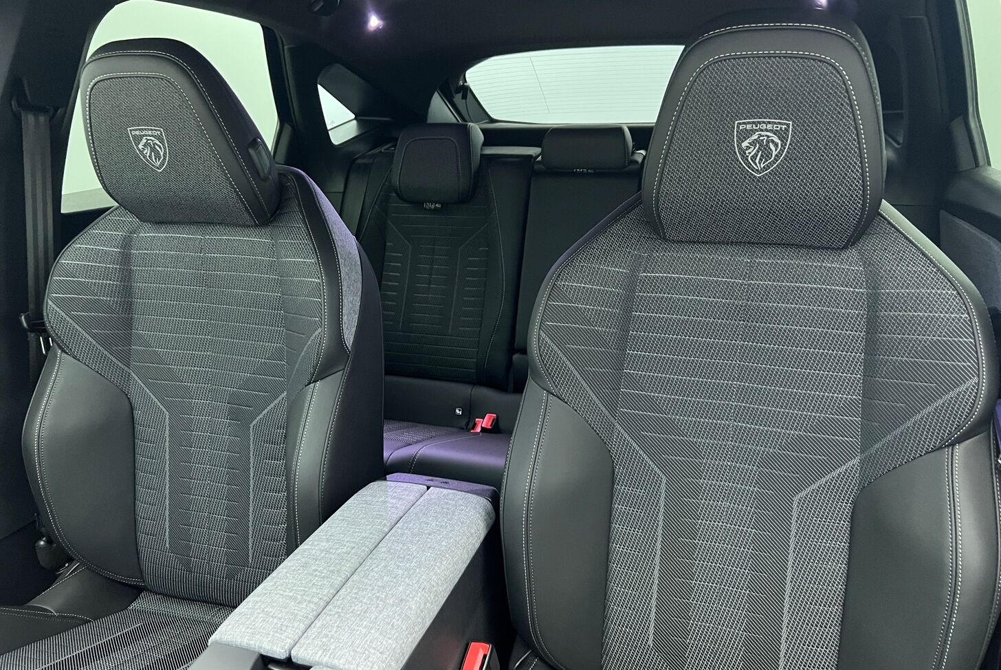 PEUGEOT 3008 SUV Hybride Essence