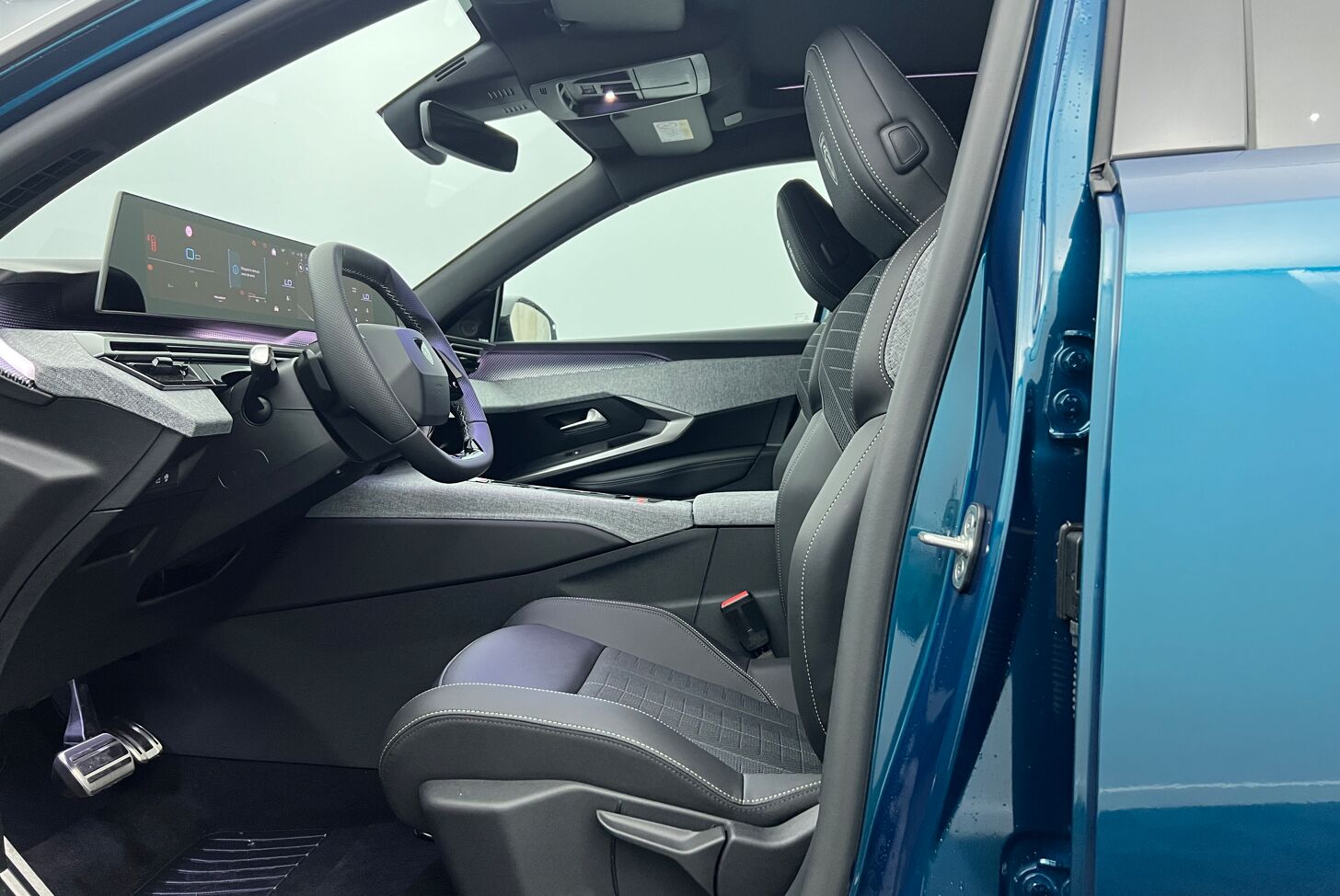 PEUGEOT 3008 SUV Hybride Essence