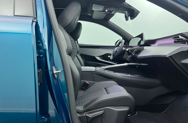 PEUGEOT 3008 SUV Hybride Essence