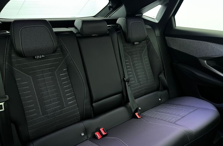 PEUGEOT 3008 SUV Hybride Essence