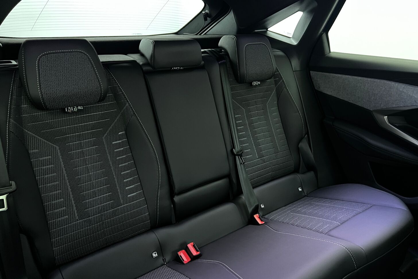 PEUGEOT 3008 SUV Hybride Essence