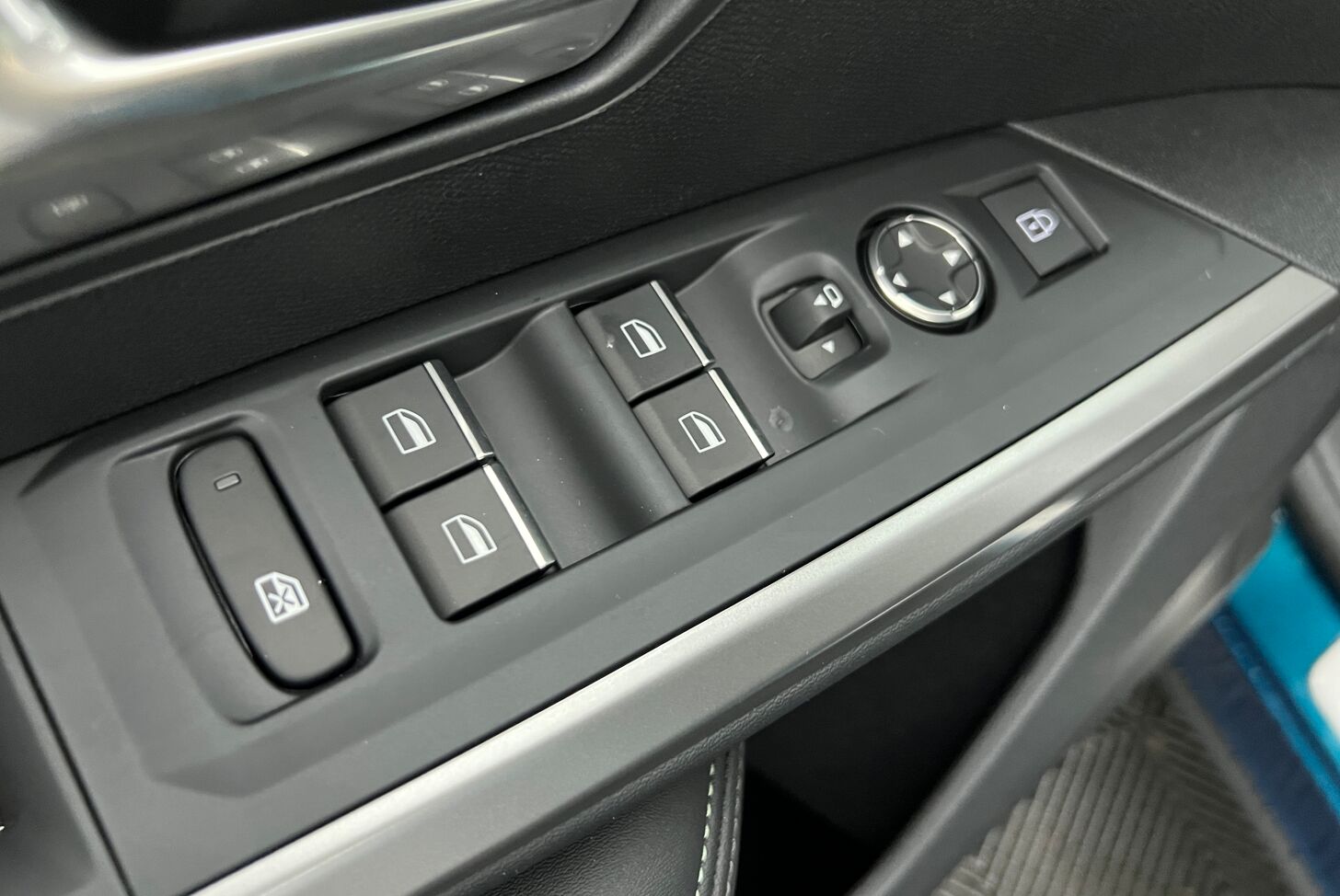 PEUGEOT 3008 SUV Hybride Essence