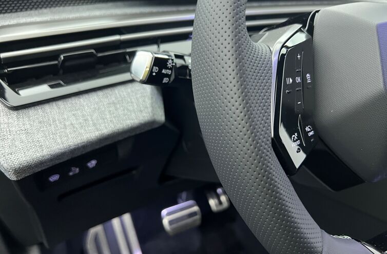 PEUGEOT 3008 SUV Hybride Essence