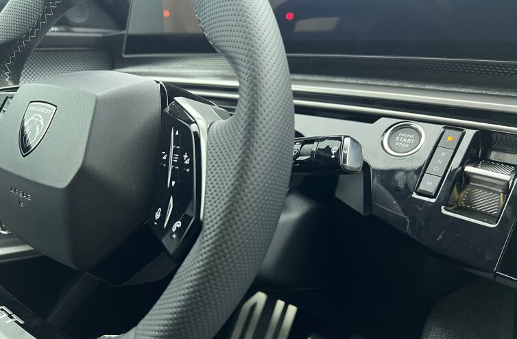 PEUGEOT 3008 SUV Hybride Essence