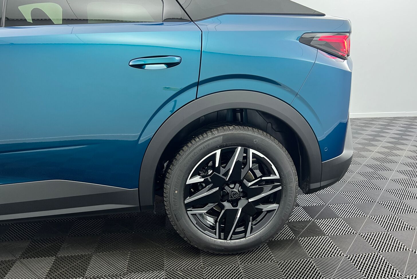 PEUGEOT 3008 SUV Hybride Essence