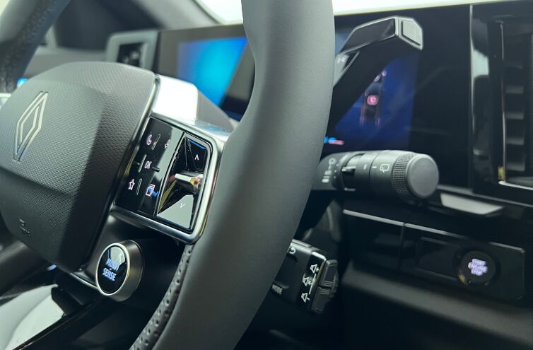 RENAULT Austral SUV Hybride Essence