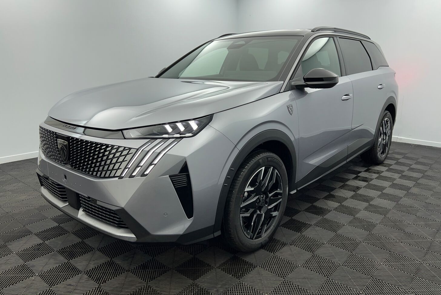 PEUGEOT 5008 SUV Hybride Essence
