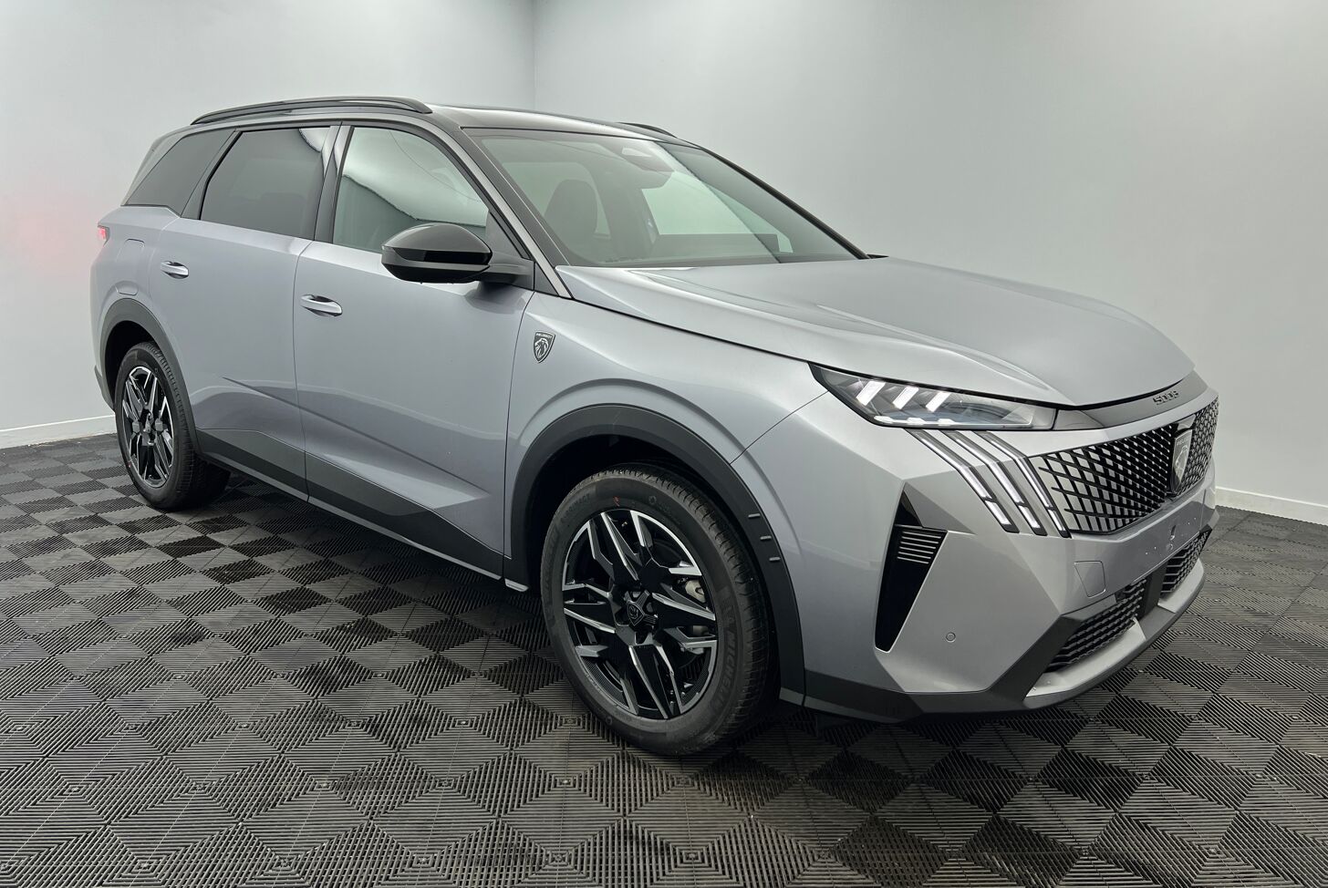 PEUGEOT 5008 SUV Hybride Essence