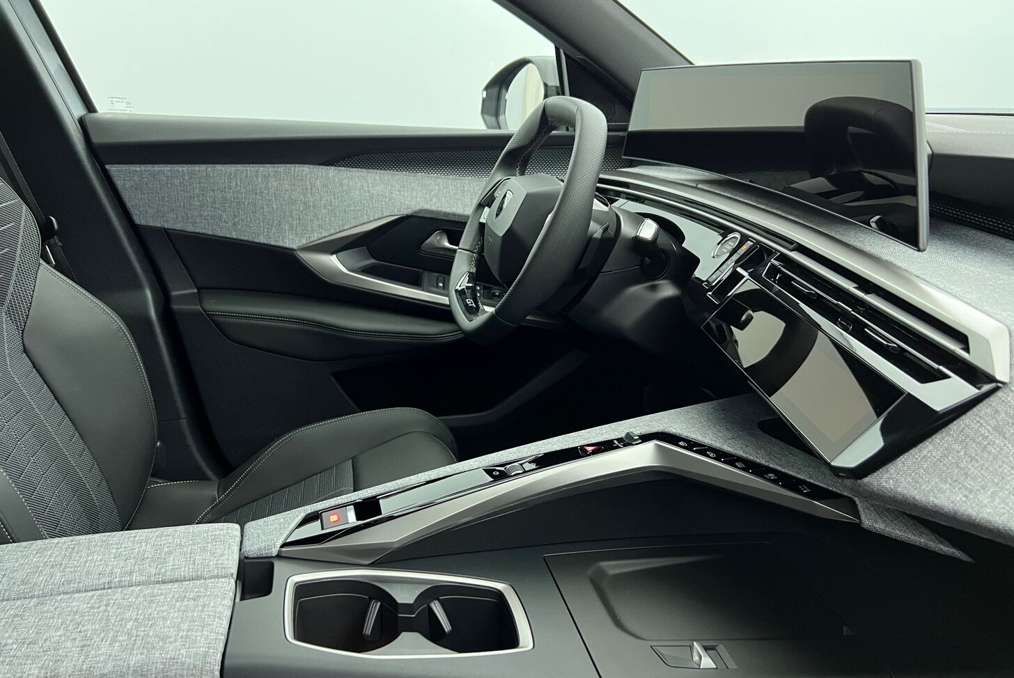 PEUGEOT 5008 SUV Hybride Essence