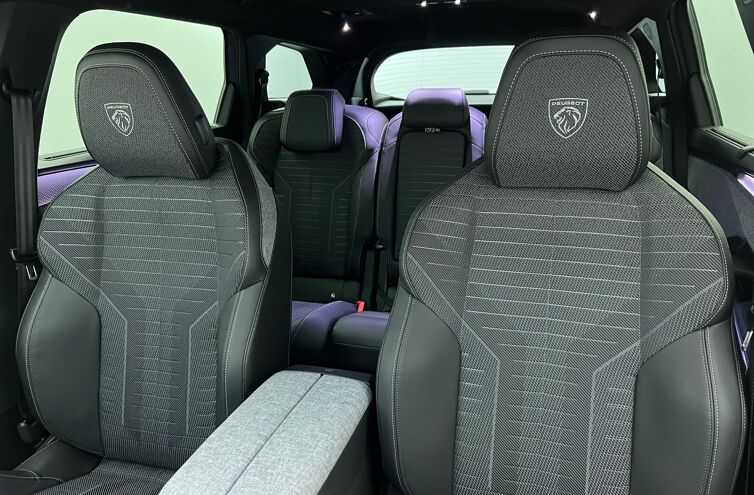 PEUGEOT 5008 SUV Hybride Essence