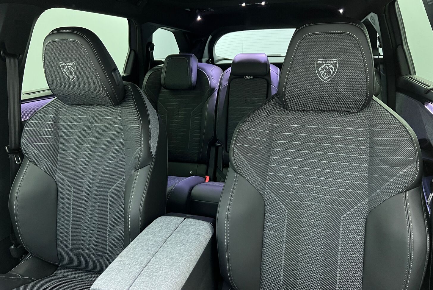 PEUGEOT 5008 SUV Hybride Essence