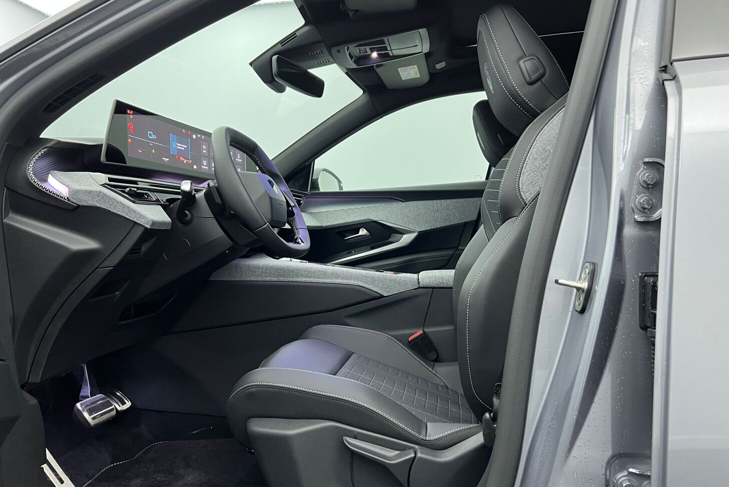 PEUGEOT 5008 SUV Hybride Essence