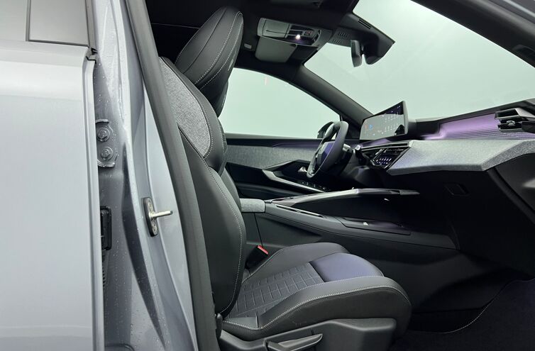 PEUGEOT 5008 SUV Hybride Essence