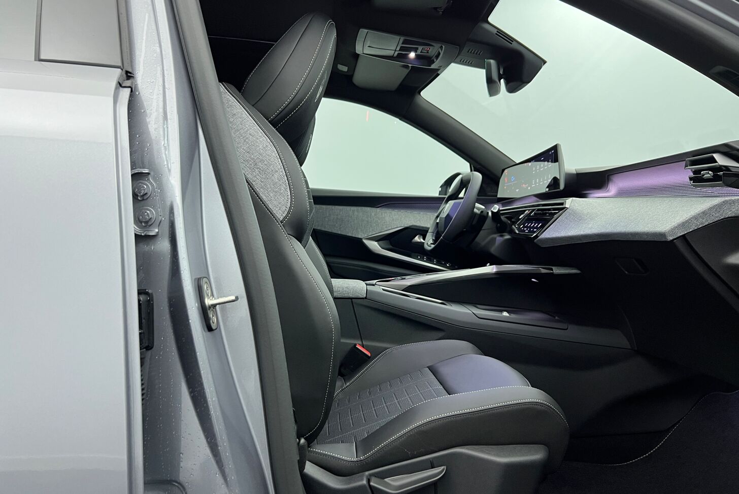 PEUGEOT 5008 SUV Hybride Essence