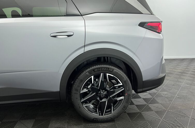 PEUGEOT 5008 SUV Hybride Essence