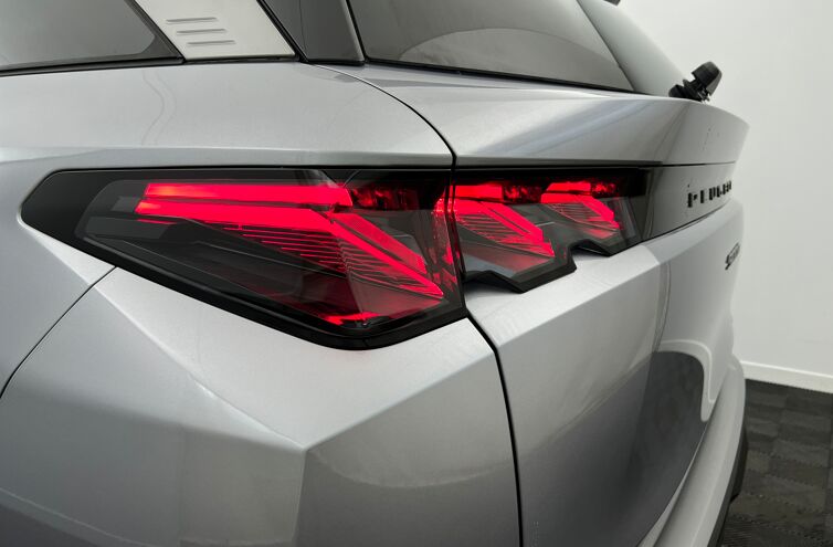 PEUGEOT 5008 SUV Hybride Essence