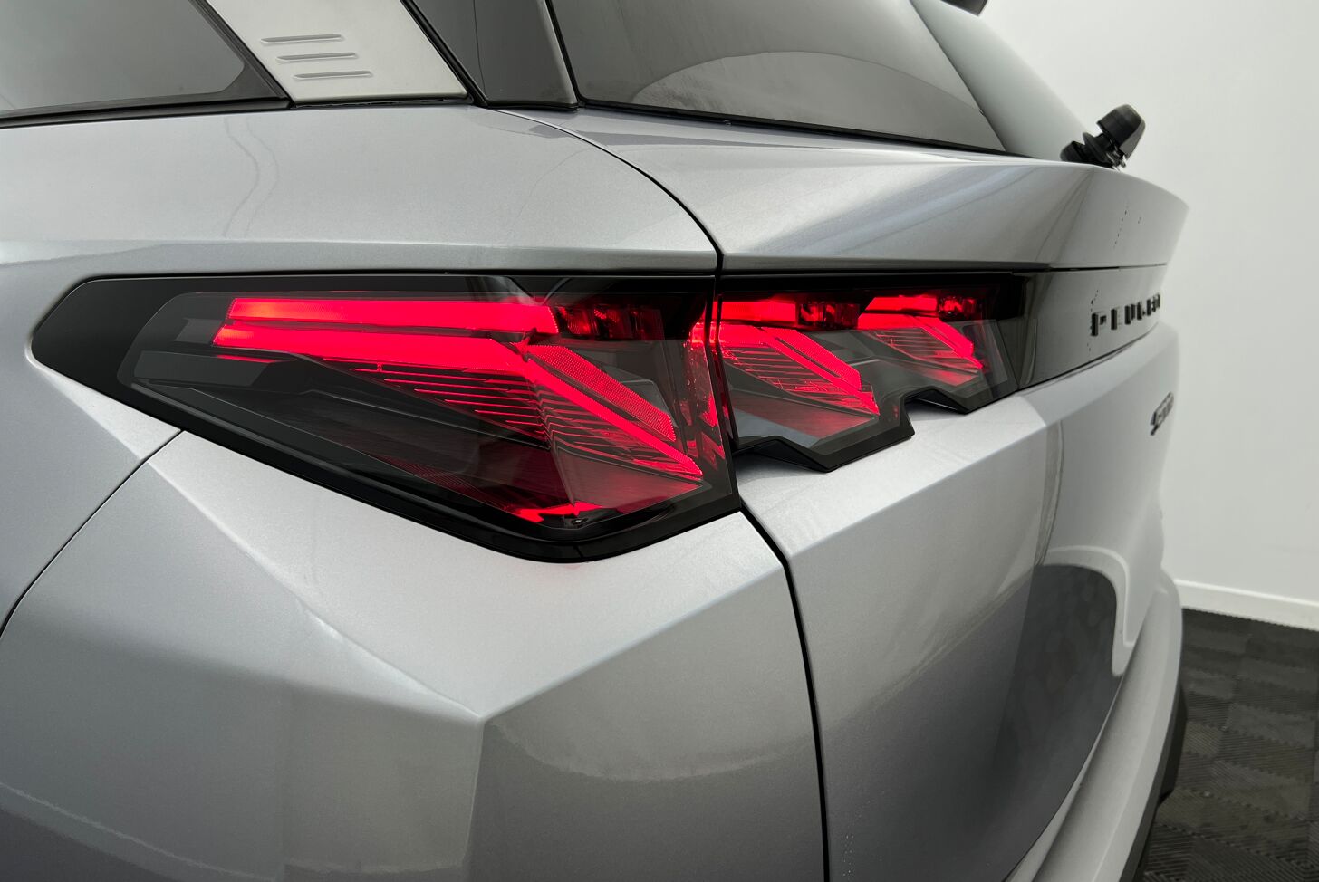 PEUGEOT 5008 SUV Hybride Essence