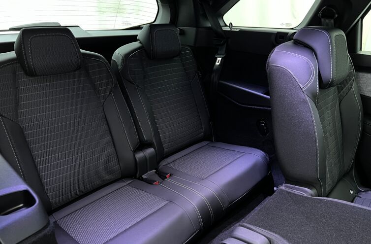 PEUGEOT 5008 SUV Hybride Essence