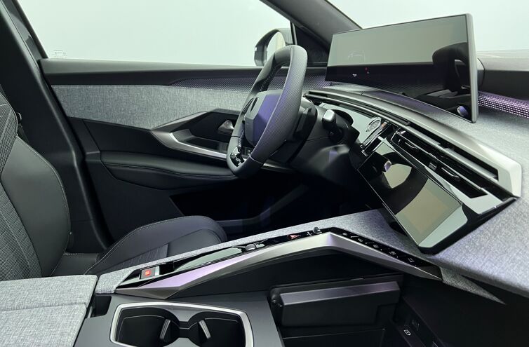 PEUGEOT 5008 SUV Hybride Essence