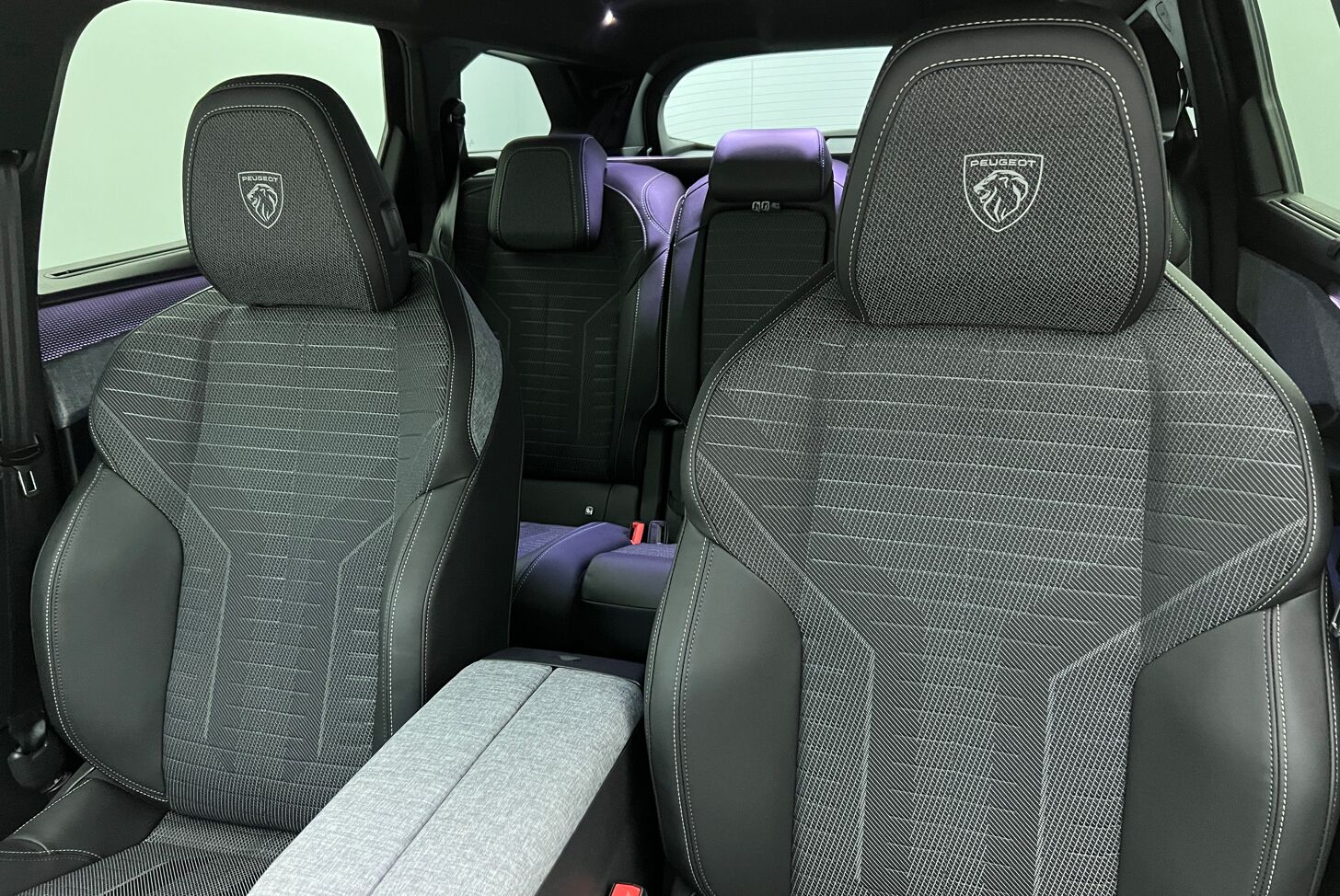 PEUGEOT 5008 SUV Hybride Essence