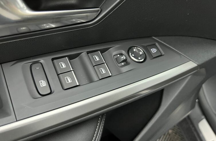 PEUGEOT 5008 SUV Hybride Essence