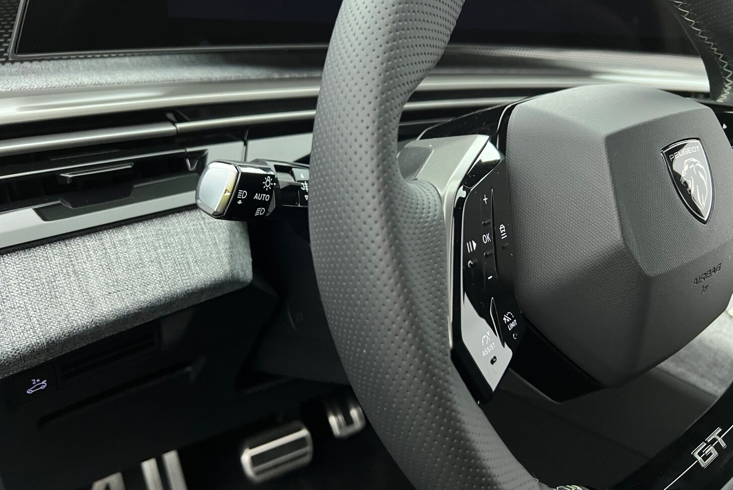 PEUGEOT 5008 SUV Hybride Essence