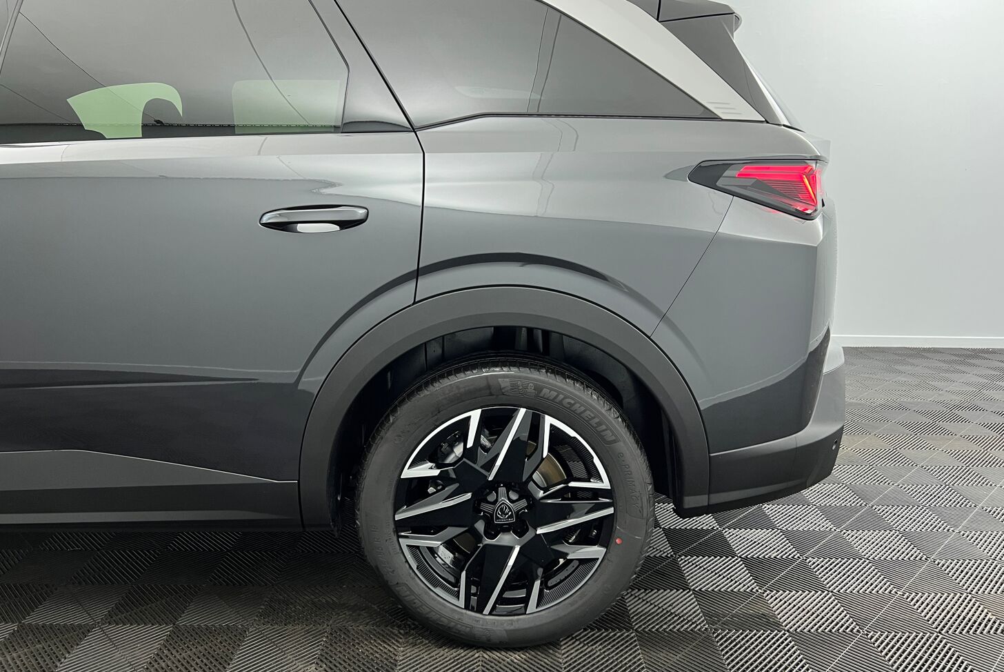 PEUGEOT 5008 SUV Hybride Essence