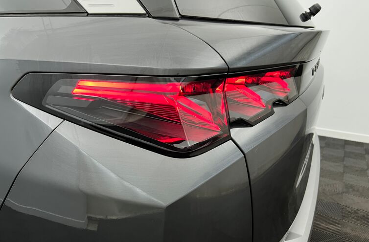 PEUGEOT 5008 SUV Hybride Essence