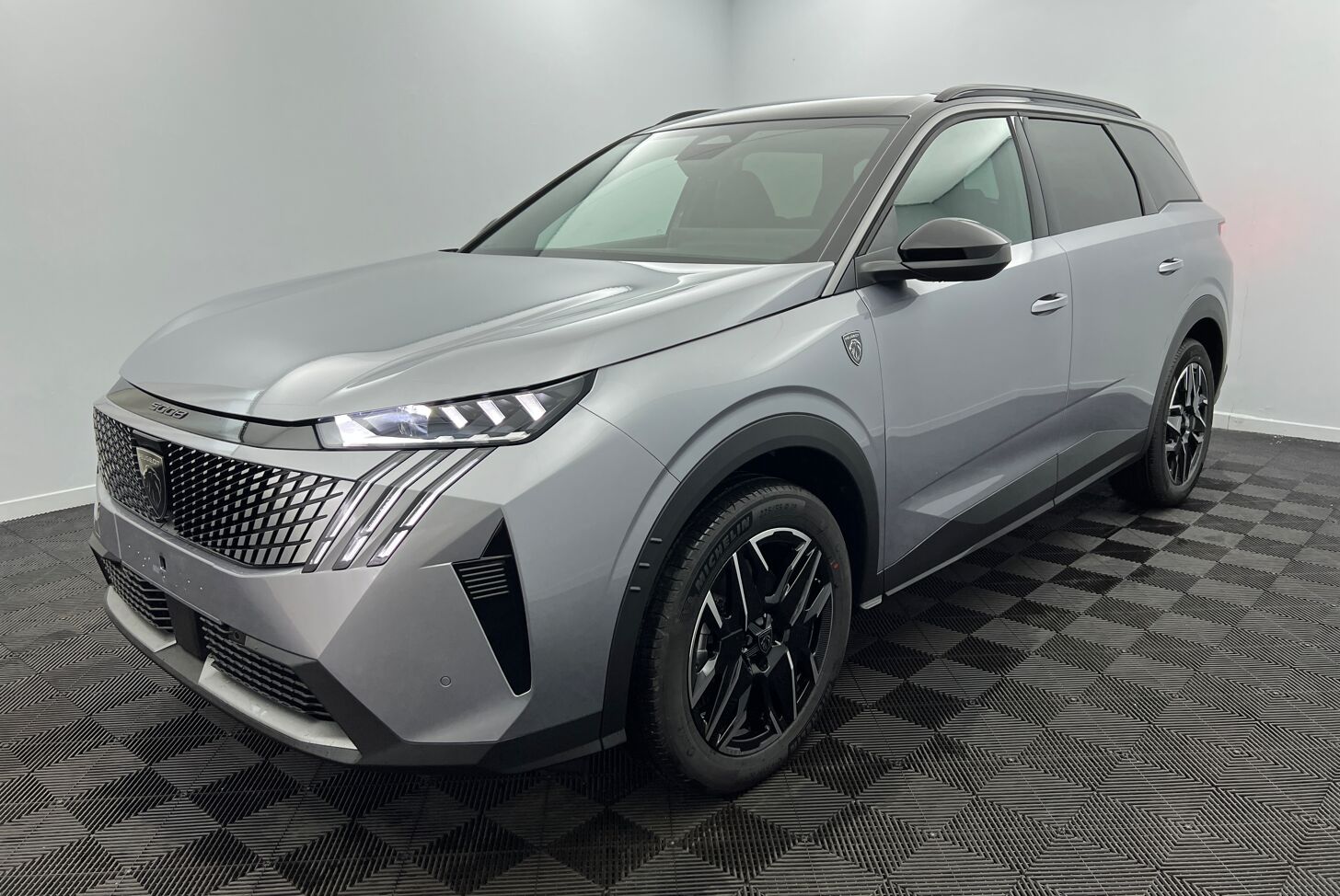 PEUGEOT 5008 SUV Hybride Essence
